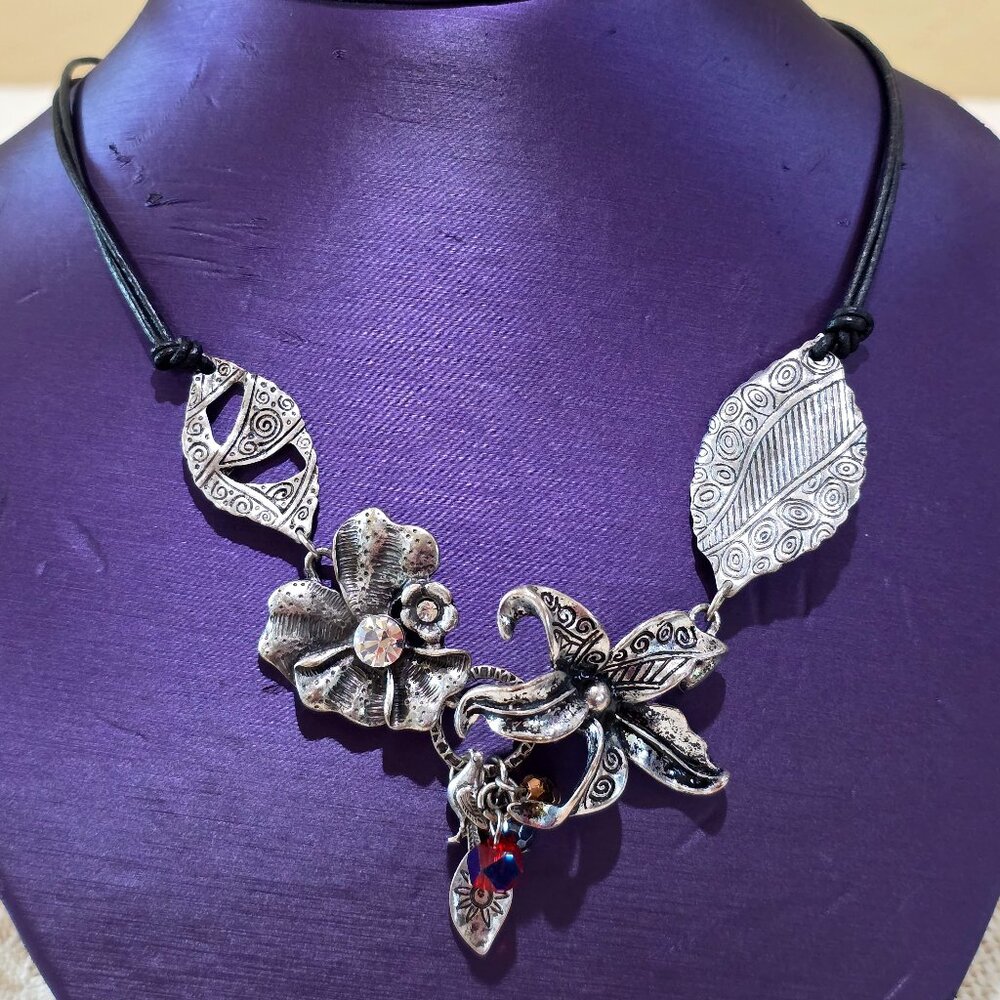 Vintage Contemporary Floral Lily Pansy Bib Charm Silver Black Statement Necklace